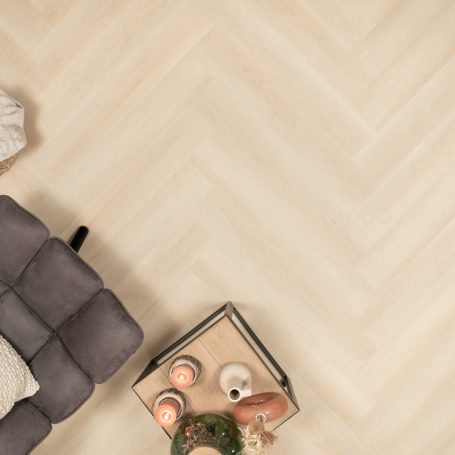 Floer-Walvisgraat-Click-PVC-Balein-Beige-sfeer-topdown-grootpvc-a-clic-en-chevrons-xl-balein-beige