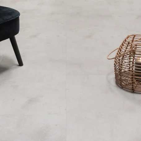 PVC-à-Clic-en-Carrelage-Floer-Béton-Gris-Clair-ambiance-topwdown-close-up