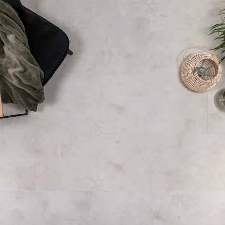 PVC-à-Clic-en-Carrelage-Floer-Béton-Gris-Clair-ambiance-topwdown-grand