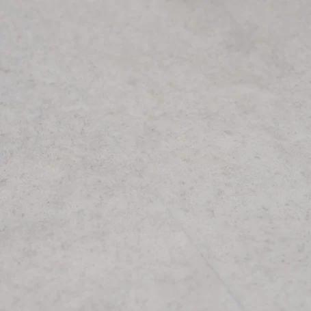 PVC-à-Clic-en-Carrelage-Floer-Béton-Gris-Clair-produit-chanfrein