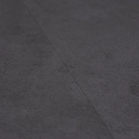 PVC-à-Clic-en-Carrelage-Floer-Béton-Noir-chanfrein