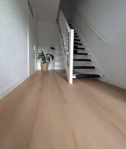 Floer-PVC-Manoir-Chene-Brun-Clair-klantfoto-gang-2