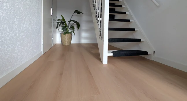 Attachment Details Floer-PVC-Manoir-Chene-Brun-Clair-klantfoto-gang-2